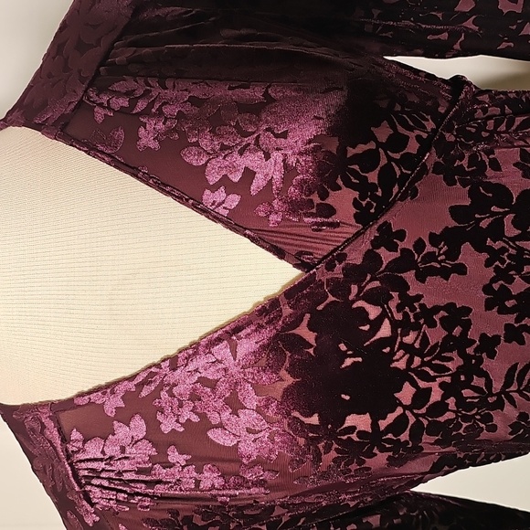 TOMMY HILFIGER BURNOUT VELVET Elegant Purple Floral Wrap Dress. SIZE 6. - Picture 2 of 11